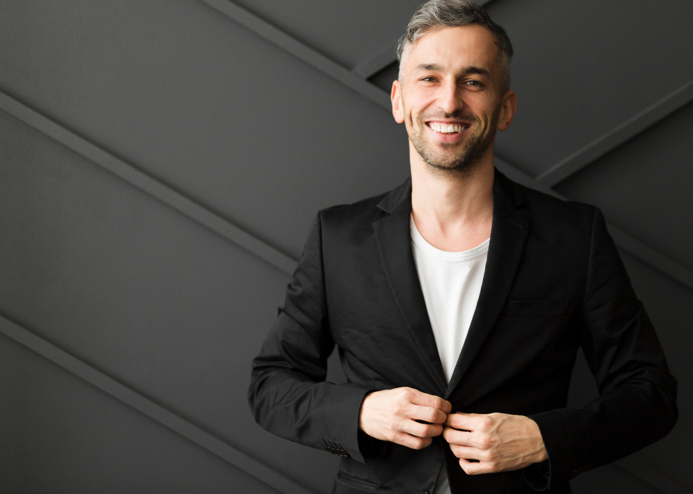 ビジネスシーンで好印象を与える細見えテクは、着やせSTYLE BOOKで詳しくチェック